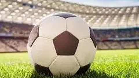 周润发陪伴79岁卢海鹏健身，细心按摩舒缓肌肉