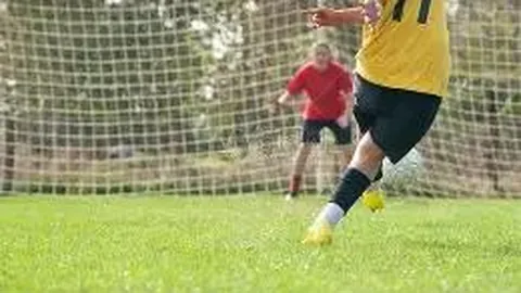 戈贝尔狂揽8次扣篮！库里成背景，森林狼官方盛赞：不容错过精彩集锦