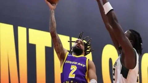 詹姆斯巴黎晨练准时，常在训练馆等待我们苏醒。